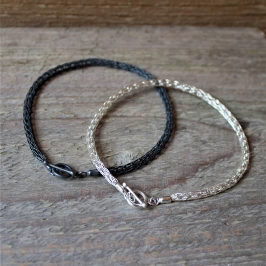 Zilveren geweven armband uit de Dragonstail collectie handgemaakt door Goudsmederij Goedbloed