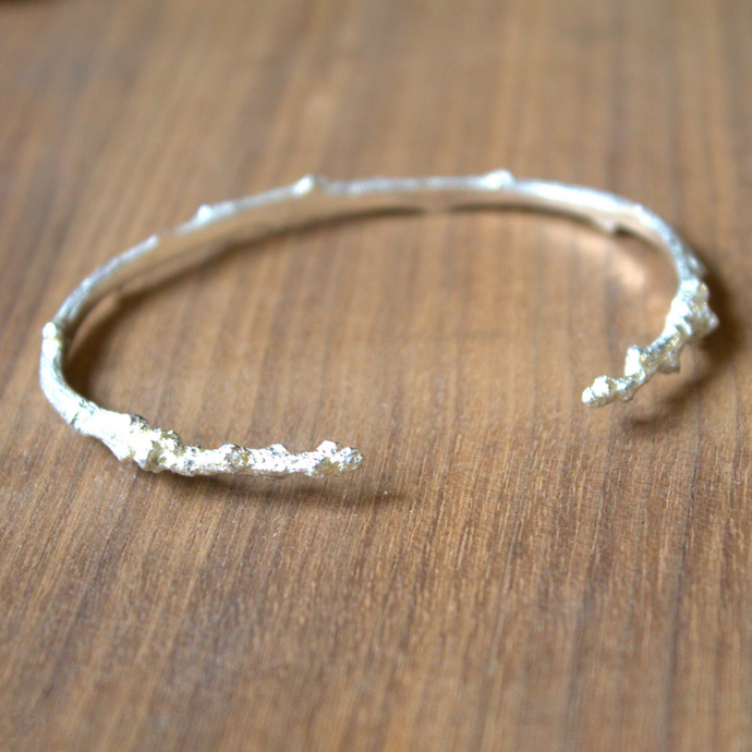 925 Zilveren klemarmband. Handgemaakte armband uit de Forest collectie van Goudsmederij Goedbloed.