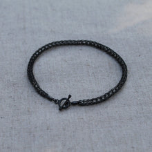 Afbeelding in Gallery-weergave laden, 925 Zilveren Dragonstail armband. Een armband gemaakt met een oude sieraden techniek. Handgemaakt door Goudsmederij Goedbloed.
