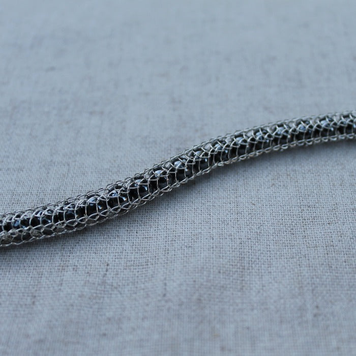 925 Zilveren Dragonstail collier met Hematiet. Een collier gemaakt met een oude sieraden techniek. Handgemaakt door Goudsmederij Goedbloed.