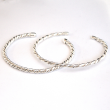 Afbeelding in Gallery-weergave laden, Zilveren armbanden Forged viking van getordeerd rond draad handgemaakt door Goudsmederij Goedbloed
