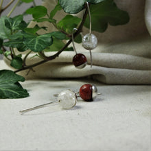 Afbeelding in Gallery-weergave laden, Zilveren cherry oorbellen uit de Forest collectie. Handgemaakte oorbellen van Goudsmederij Goedbloed.
